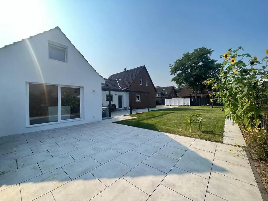 Noah\'S House - Messe And Airport location